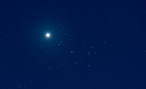 the-wolf-and-moon:Venus and the Pleiades