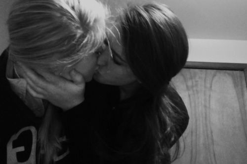 wearesolesbians:  Shesafreckle and Neverhesitate.