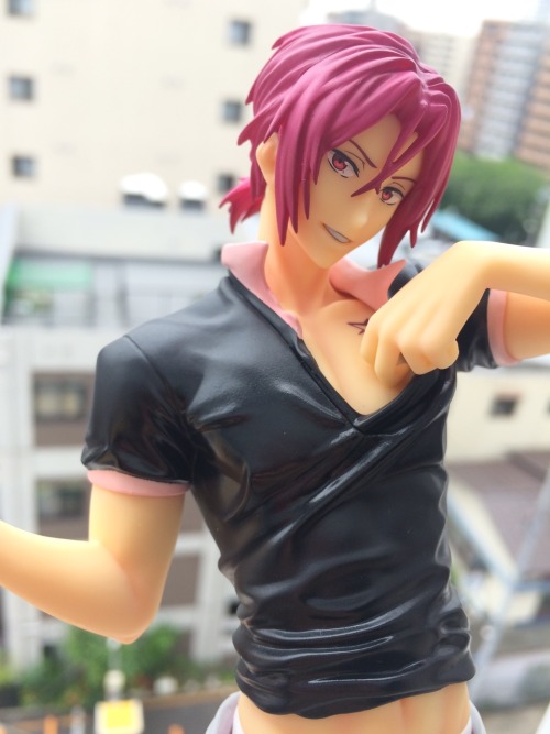 aitaikimochi:  The Toy Works Rin 1/8 Scale Figurine has arrived! The Chara Ani special smirking face makes Rin look super seductive LOL.  Extras for him are on Aitai☆Kuji for anyone interested in getting the figurine with the extra smiling face *\(^o^)/*