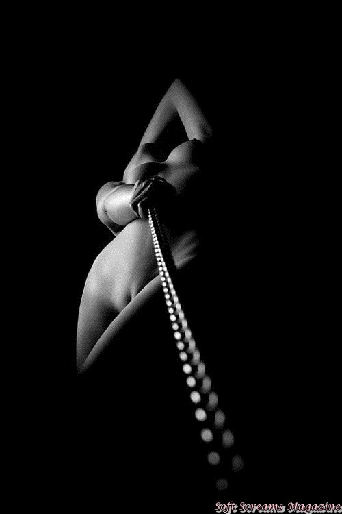 wickedlye:  Oh my, how very, very sexy..