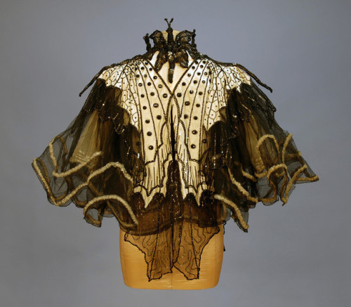 crime-bot: marylibra:PINGAT JET BEADED BUTTERFLY EVENING CAPE1890’sMaison Emile Pingat A. Walles &am