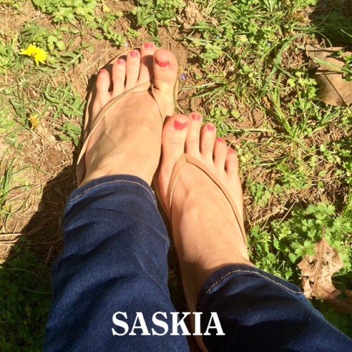 saskias-feet: Spring feet!!! P.S. I have a footjob video where I make a cock explode cum all over my