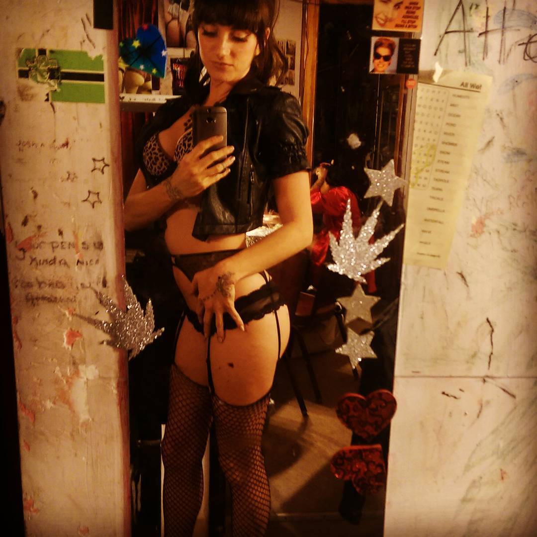 stripper-locker-room:  sasha.quinn