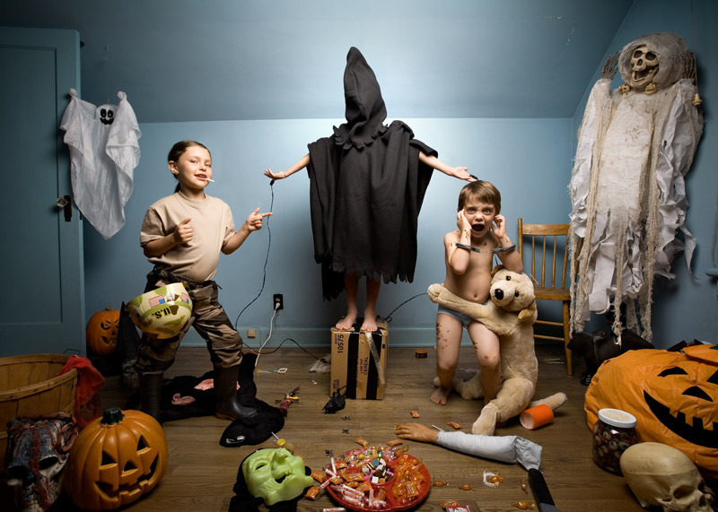 stopdropandrun:  Jonathan Hobin Re-Creates the World’s Most Infamous Tragedies