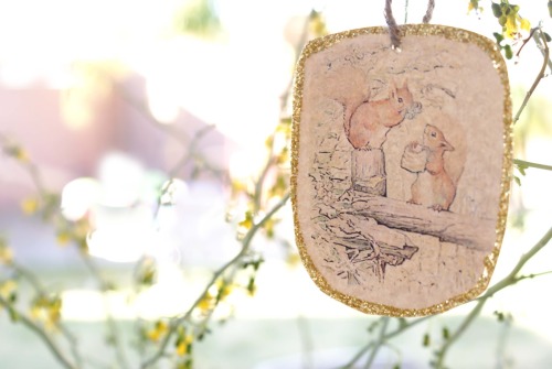 Look at these beautiful Beatrix Potter ornaments! I found these on the blog, Be Books Bound. Check i