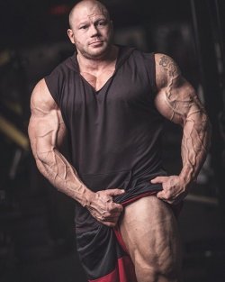 massivemusclestuds:  Kille Kujala1,70m 113kg  /  5'7&quot; 249lbs