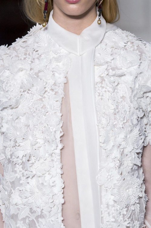 frackowang:skaodi:Details from Valentino Haute Couture Spring/Summer 2017.Paris Fashion Week. 