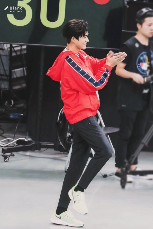 190714 WayV Lucasat 2019 iQIYI Idol Sports Fan Carnival‬‬‬‬‬‬© blancdo not edit, crop, or remove the