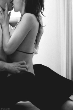ispeakalchemy:  The curl of his fingers biting into her flesh, the urgency, the desire — it’s almost tangible. 