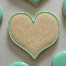 foodffs:  Hearts and Roses: How to Make Decorated Valentine Sugar Cookies 