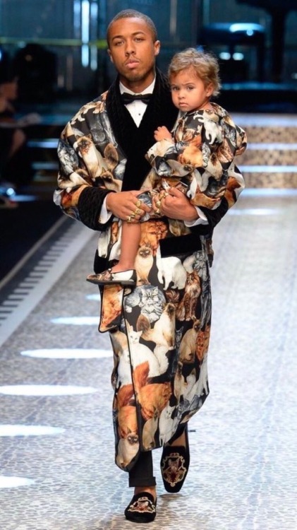lolust: Steve Harvey’s daughter Amanda and her Husband walking with their children for dolce a