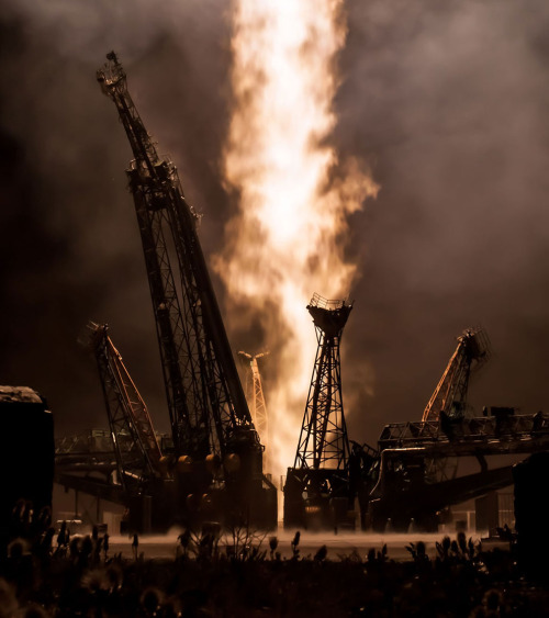 bobbycaputo:  The International Space Station: Expedition 36  Last May, the astronauts aboard the International Space Station (ISS) started Expedition 36, beginning a 166-day mission conducting experiments in microgravity while orbiting the Earth more
