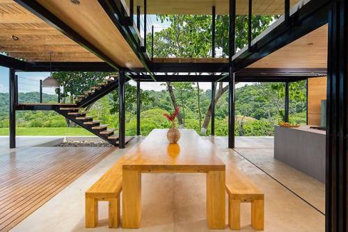 The Costa Rican home that blends inside and outside space to perfection. 