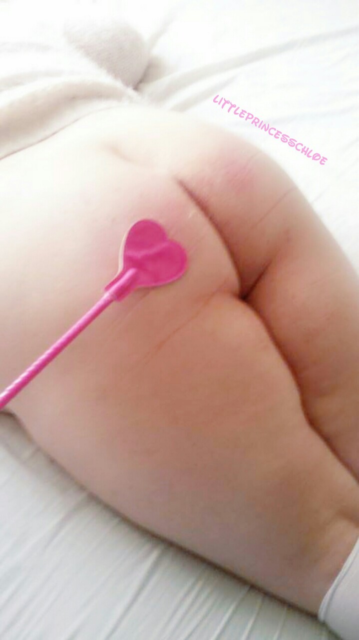 littleprincesschloe:  ouchies, daddy gave me a warning spanking because I was being