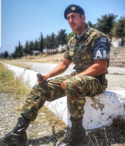 stratisxx:Sexy Greek military stud giwrgos_tsavlidis_trainer_   