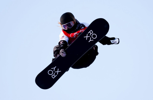 fckedupkids:Chloe Kim wins gold in women’s snowboard halfpipe at the Beijing 2022 Winter Olympic Gam