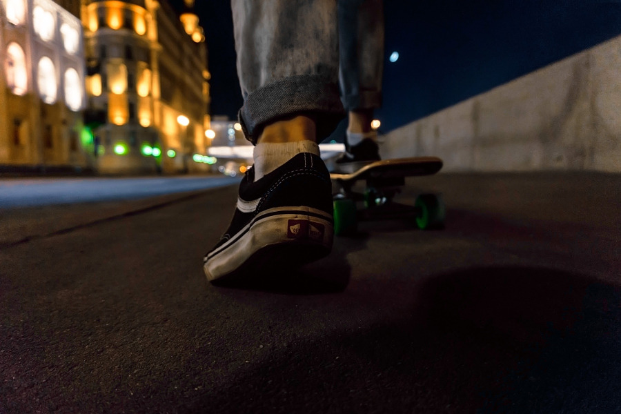 johnnie-walking:  night trip by andy brr