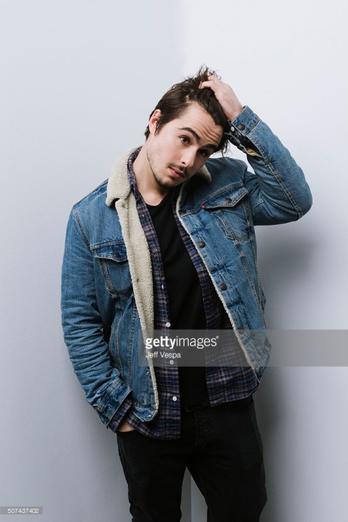 dadgar-khadgar:Im sorry but… Ben Schnetzer does a pretty good job of pulling the “modern Khadgar” 