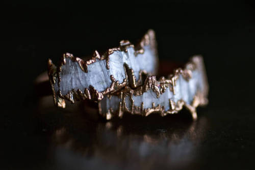 mymodernmetselects: Raw Minerals Fused with Metal For Beautifully Intense Ring Bands Kady Nossenko o