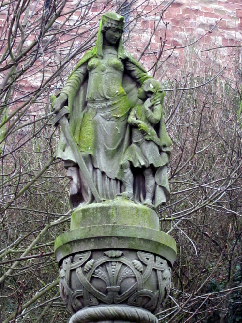 derwiduhudar:Ethelfleda /Æthelflæd (scourge of the Vikings), with her young nephew Athelstan (destin