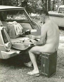 Naturist writerhttps://twitter.com/NudieNews/status/1068779546399395840?s=19