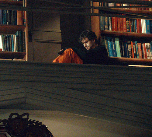 like-me-a-little-whump:Yo this scene fucked me up. LOOK AT HIM UGH