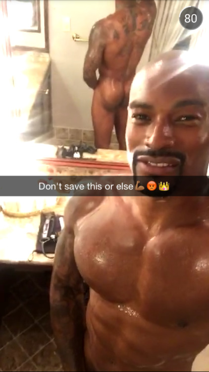 tarynel:  so-not-the-norm:  modelingschool:  theofficialbadboyzclub:  Too late its saved  i saw this…lol  He just don;t motha-fucking know!!  WHAT HIS SNAP CHAT?!