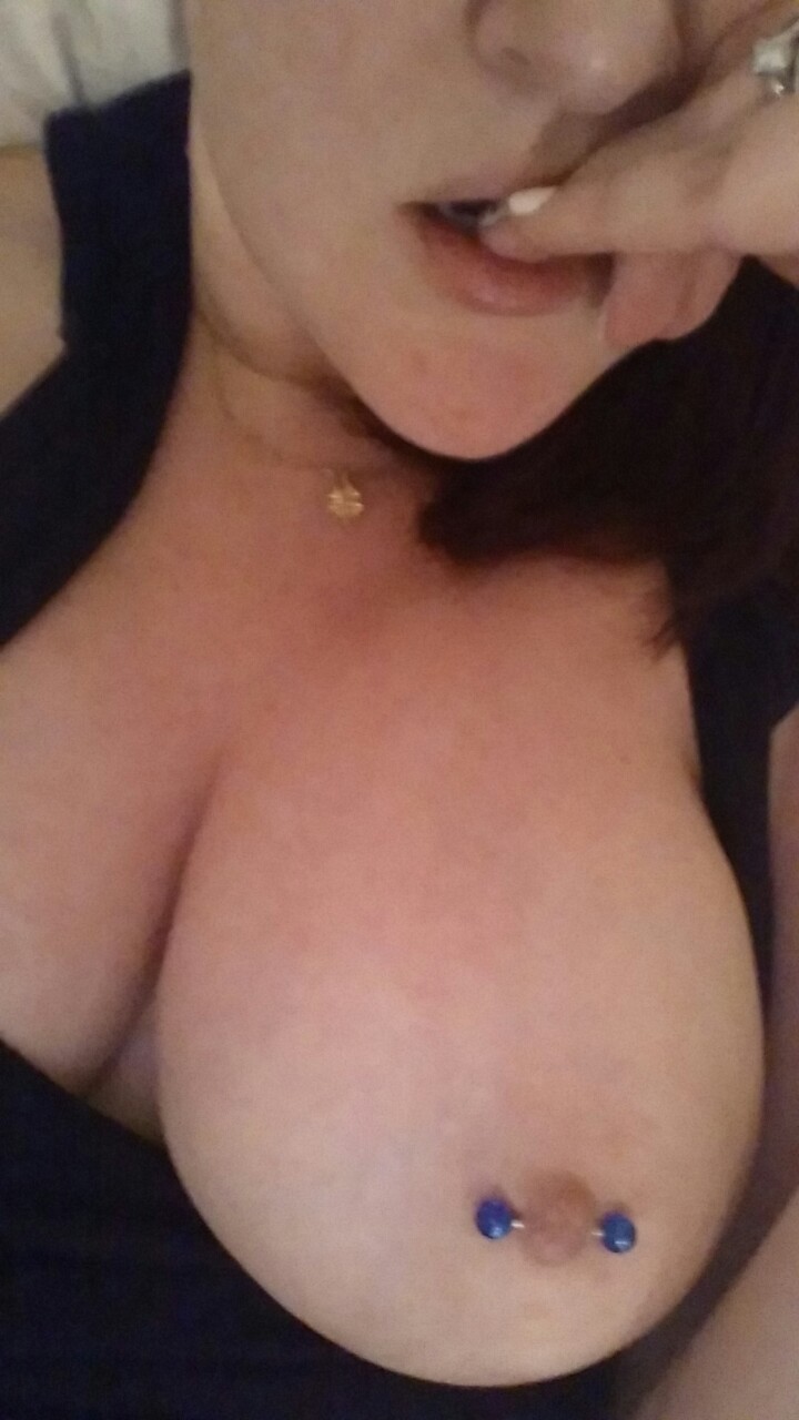 thehornywifenextdoor:  Peek a boo… I would really enjoy someone other than my husband