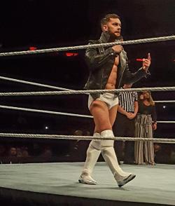 artemidi:vincentmichaels: Finn Bálor at the Madison Square Garden Raw Live Show