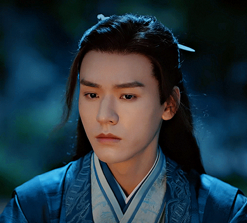 gif 3: Sitting around a fire at night, Wen Kexing shoots Ye Baiyi an absolutely poisonous glance as he insults both Tian Chuang and Zhou Zishu. 