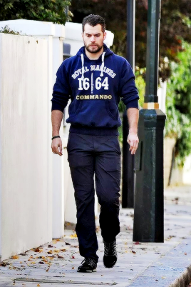 conquerandestroy:  amancanfly:  Henry Cavill was seen walking with his buddy Kal