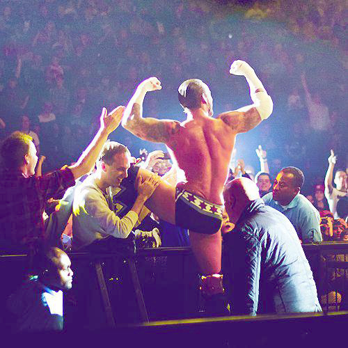 wweass:  Lucky Fans. ;)  That one fan that cuddling Punk&rsquo;s leg! Lucky!!!