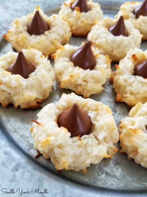 chronic-mastication-too:Coconut Macaroon Kisses