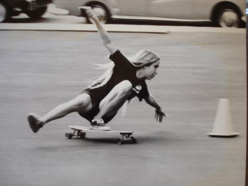 m-l-m-h:  shesherowngod:  Skating in 70s. Laura Thornhill.  goals  I’ve never done this with no hands. Looks pretty.  I need to buy a board.  When I was little I use to tell my mom that if I died I wanted to be buried with my skateboard. Sooooo