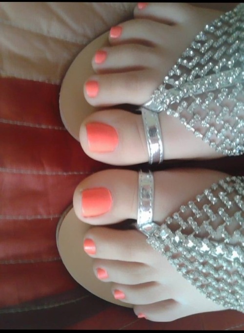 johnnyfetish:  Beautiful toes!