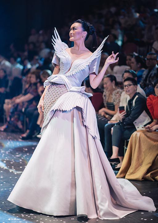 muchymozzarella:  Cary Santiago - TernoCon 2018    In the Philippines, “terno”