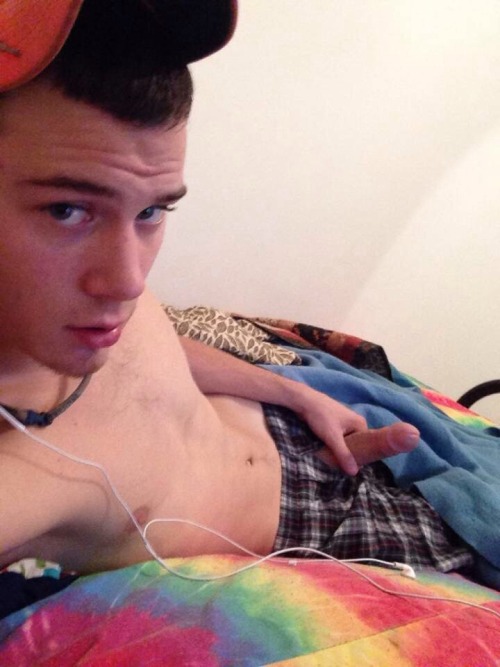broism1:  Hot as FUCK redneck dippin bro!