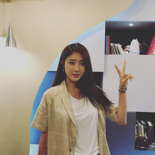 themoonandbaek: daynite_records 잠시후 1시 아리랑 라디오 이삭의 K-POPPIN 에서 뵈요.Tune in for Moon Hyuna Remedy Take