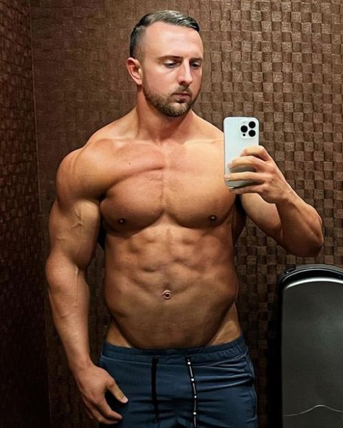 rickywiggins:Alexander Miles I see breakfast, lunch & dinner…DAM FINE