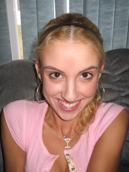 drstinkfingertoo:  A model example of how a good Girlfriend should be