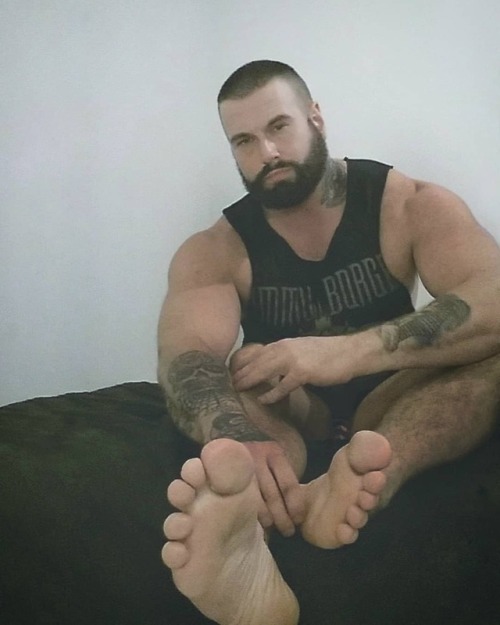 gayfeetjack2: Jessemarkuss’ size 15 bare jock feet t.co/Auanka03yuGay feet cams | Anot