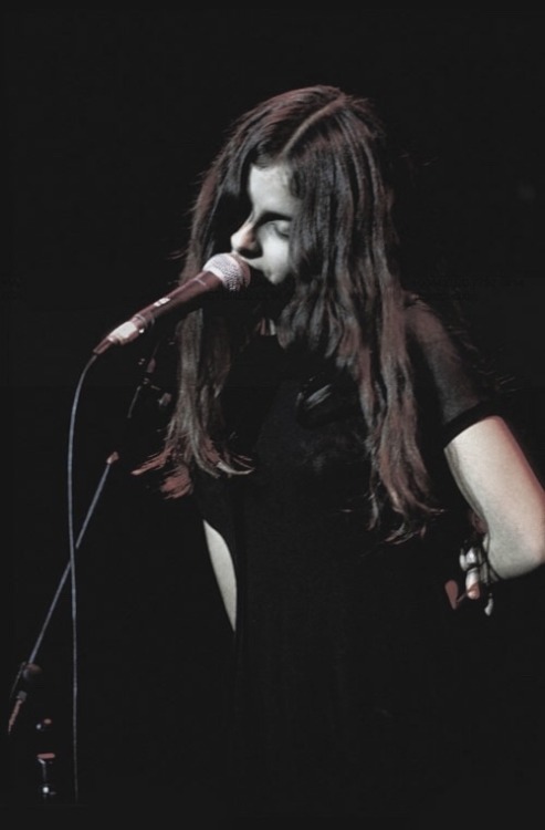 pollylabruja:  Aura inspiration: Hope Sandoval of Mazzy Star.