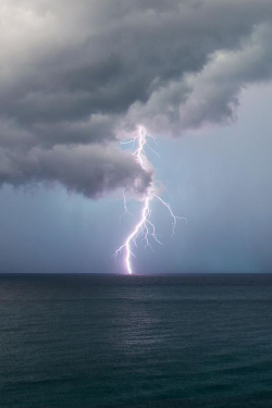 plasmatics-life:  Lightning ~ By M00zg 