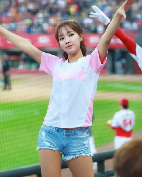 김맑음 Kim Sunny.See Korean Cheerleaders @ instagram.com/korean_bj_legend/channel