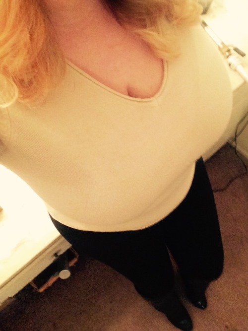 divathickness:  Happy Sunday sexies 💋