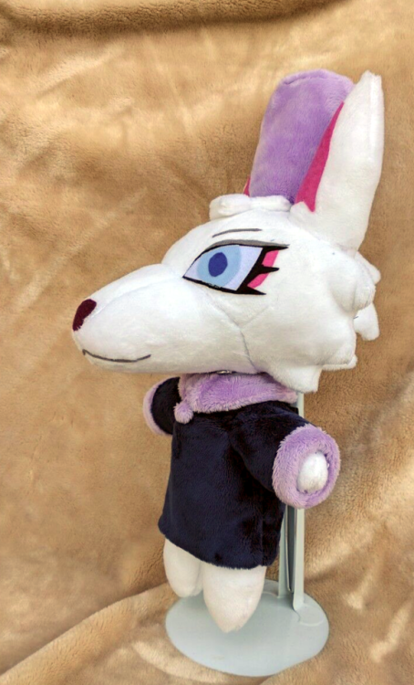 sewbro:  Plush commissions are open! If you’re interested in a price quote, follow the link and fill out the form and I’ll get back to you with a price estimate!