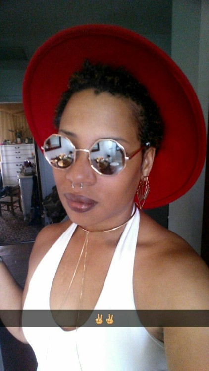 plotprincessss:  hellapoundcake:  0ne0fkind:  Another red hat adventure   Ugh I have been trying so hard to find a hat like this to fit my big ass head.  Burlington has them