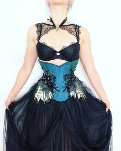 The magpie corset by @lovelyratscorsetry is absolute glory itself.#corset #corsetry #corsets #custom