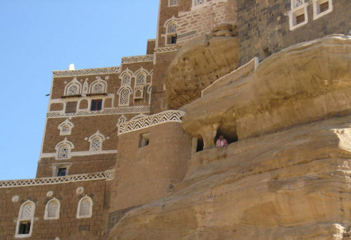 sniper-at-the-gates-of-heaven:this is dar al-hajar in yemen, imam yahya’s former summer home b
