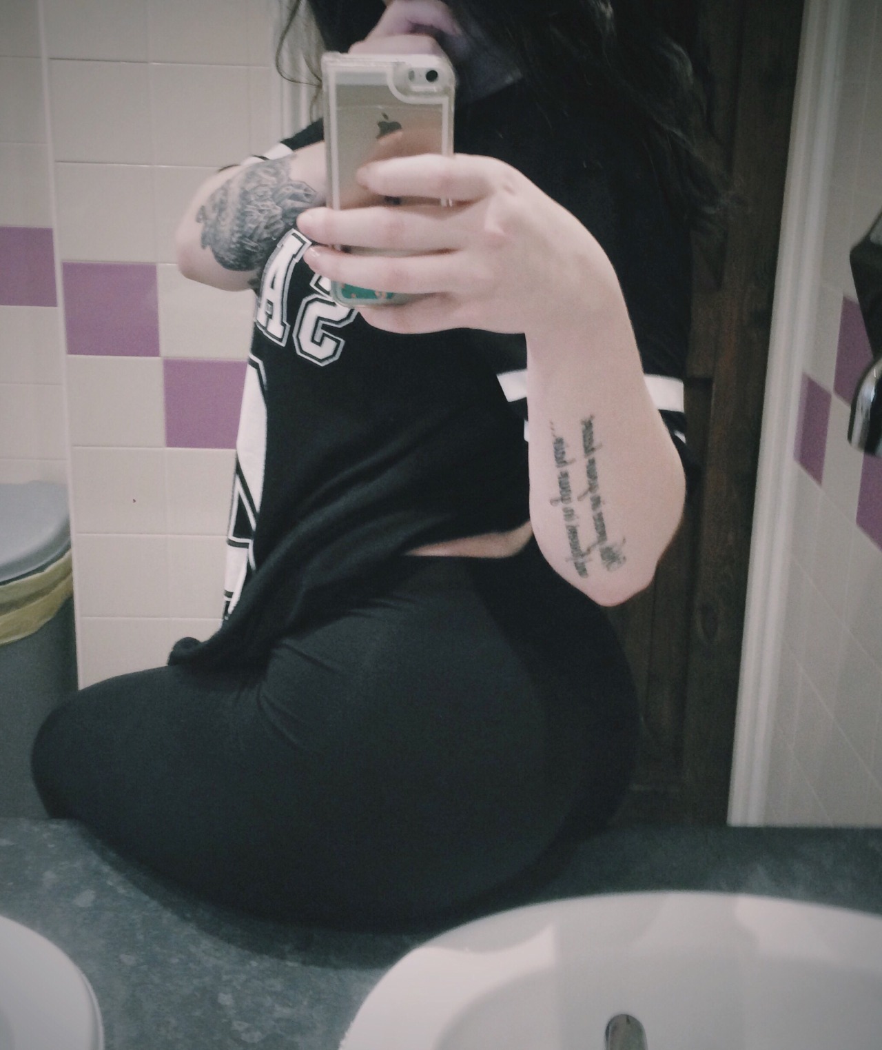 butterskotchhoe:  An old booty picture 🍑 